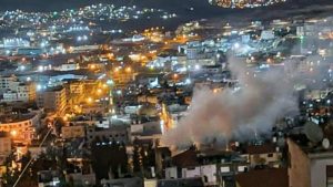 شاهد.. لحظة تفجير آلية صهيونية واشتباكات في مخيم بلاطة بالضفة (فيديو)