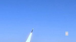 إعلام العدو: إطلاق صاروخ من اليمن باتجاه فلسطين المحتلة