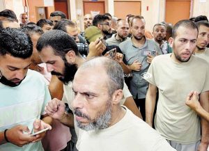 شبح الموت وأصناف التعذيب..  روايات مفزعة يرويها أسرى غزة المحرَّرون