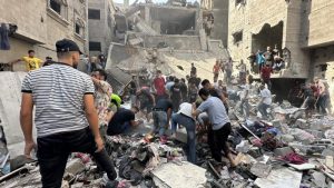 استشهاد 25 مواطناً فلسطينيا في قصف العدو لعدة منازل شمال مدينة غزة