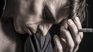 مدخن مكتئب ما علاقة التدخين بالاكتئاب؟