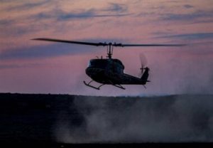 إيران: أول إنزال جوي ليلي للجيش في إطار مناوراته