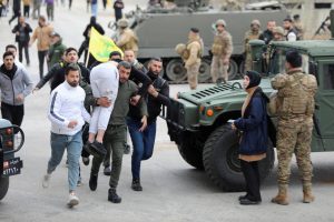 Man carries an injured person in Burj al-Muluk, near the southern Lebanese village of Kfar Kila لبنان : استشهاد 3 مواطنين وإصابة العشرات برصاص قوات العدو الصهيوني
