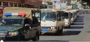 فيديو يوثق لحظة الإفراج عن 153 أسيراً من المرتزقة بمبادرة أحادية من صنعاء