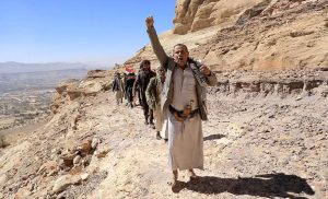 مسير ووقفة مسلحة لخريجي دورات التعبئة في مديرية بني حشيش بصنعاء