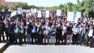 مسيرة حاشدة بجامعة ذمار احتفاءً بانتصار المقاومة الفلسطينية مسيرة حاشدة بجامعة ذمار احتفاءً بانتصار المقاومة الفلسطينية