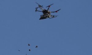 مسيرة صهيونية تلقي قنابل على مستشفى العودة في جباليا بغزة