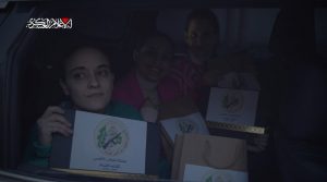 القسام” تبث مشاهد من تسليم الدفعة الأولى من الأسرى الصهاينة بغزة