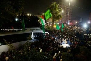 العدو الصهيوني يأمر جيشه بمنع مظاهر الاحتفالات الفلسطينية بتحرير الأسرى