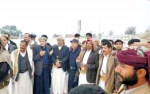 6-2-2025_12 اللواء الحاكم وعدد من القيادات العسكرية يزورون ضريح الشهيد القائد