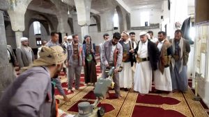 الجامع الكبير جعمان يدشن حملة “أن طهرا بيتي” في الجامع الكبير بعمران