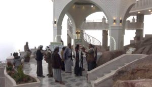 قيادة التعبئة العامة بريمة تزور مقام شهيد القرآن في مران