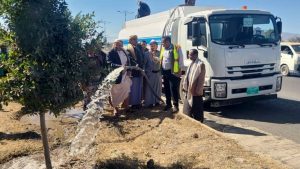 المساوى يتابع تنفيذ مشاريع الطرق في تعز ويدشن ري الأشجار بالوايتات