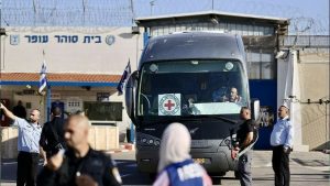 العدو الصهيوني يرفض الإفراج عن الدفعة السابعة من الأسرى الفلسطينين