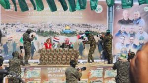 كيف قرأ إعلام العدو مشاهد تسليم المقاومة الفلسطينية لأسرى الإحتلال ؟