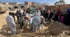 غزة: الدفاع المدني يعثر على مقبرة جماعية شمال مخيم جباليا