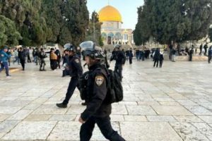 خبير مقدسي يدعو للتصدي بحزم لقرارات الاحتلال الهادفة لتهويد الأقصى