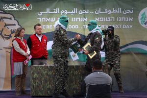 شاهد | تسليم الدفعة الخامسة من الأسرى الصهاينة في قطاع غزة ضمن المرحلة الأولى من صفقة طوفان الأقصى، لتبادل الأسرى