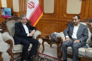 شاهد ـ رئيس الوفد الوطني المفاوض محمد عبدالسلام يلتقي وزير خارجية إيران بمسقط ويشدد على أن اليمن يراقب التطورات في المنطقة وتنفيذ وقف إطلاق النار في غزة ..