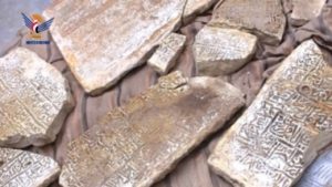 جهاز المخابرات يسلم هيئة الآثار والمتاحف شاهدي قبرين أثريين