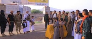 وكيل محافظة الحديدة “مثنى” يزور  عدداً من المواقع الأمنية والعسكرية في باجل