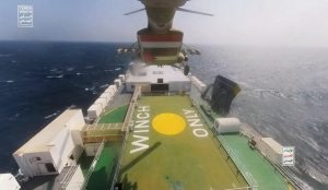 العدوان الأمريكي يشن غارتين على برج قيادة السفينة الصهيونية المحتجزة “غلاكسي ليدر”