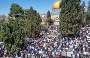 القدس العالمي 75 الفا يؤدون الجمعة الأخيرة من رمضان في المسجد الأقصى