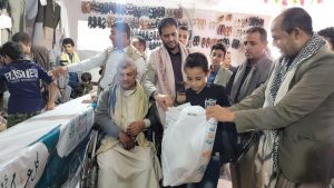 المعاارض افتتاح معارض عيدية وتوزيع سلال غذائية لأسر الشهداء في القفر