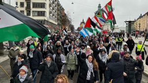 تظاهرة في ستوكهولم احتجاجاً على خطة المجرم ترامب بشأن تهجير الفلسطينيين