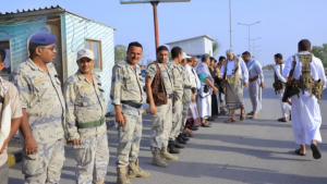 زيارة عيدية للموظفين والعمال المرابطين في مينائي الحديدة والصليف