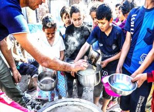 عربي أزمة غذاء كاملة تضرب غزة.. ونفاد المخزونات يهدد بمجاعة حقيقية