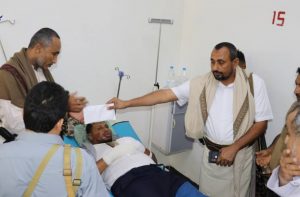تفقد أحوال جرحى حادثة حريق في جامعة دار العلوم الشرعية بالحديدة