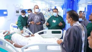 قحيم وعطيفي يزوران الجرحى والمرابطين في المواقع الأمنية والعسكرية بالحديدة