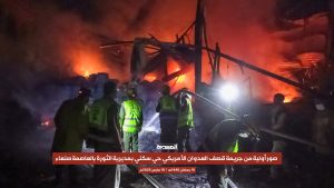 الدفاع المدني يخمد حريقاً في مديرية الثورة إثر قصف جوي للعدو الأمريكي