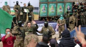 قتيل ومصابان من الأسرى الإسرائيليين بين ضحايا القصف