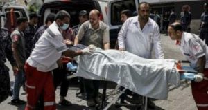 استشهاد خمسة فلسطينيين بينهم طفلة إثر قصف العدو مدينتي دير البلح ورفح