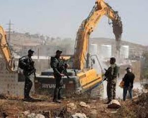 624dd67aadf0b130f3bc65dec55cdeb5 العدو الإسرائيلي يشرع بهدم منشآت في الرأس الأحمر جنوب طوباس