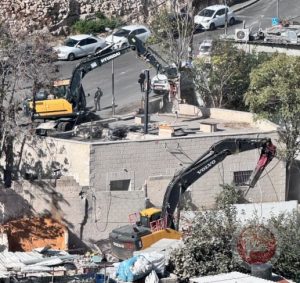 6b04c8cd9ce3b2ab0fd903264932263f الجيش الصهيوني يجبر مواطن فلسطيني على هدم منزله في سلوان