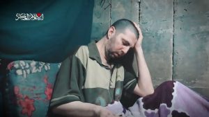 أسير صهيوني لدى القسام: يجب الاستمرار في توقيع العرائض المطالبة بوقف الحرب