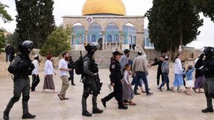 عشرات اليهود يقتحمون الأقصى ودعوات للتصدي لمحاولات ذبح القرابين