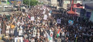 مسيرات جماهيرية في البيضاء تأكيداً على الثبات في نصرة غزة وتنديداً بالعدوان الأمريكي