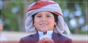 فيديو مؤثر| لحظة عثور أب يمني على جثة طفله الذي مزقته غارة أمريكية بصنعاء