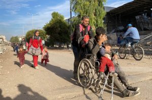 العدو العدو الصهيوني يجبر المواطنين الفلسطينيين على النزوح قسرا من مناطق جديدة في مدينة غزة