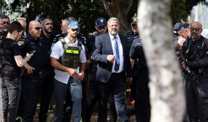 بن غفير المتطرف بن غفير يقود اقتحام المستوطنين الصهاينة للحرم الابراهيمي