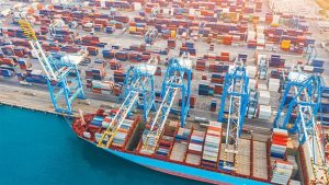 شركات الشحن موقع “Maritime Executive” للشحن البحري.. العدوان الأمريكي على اليمن جاء بنتائج عكسية