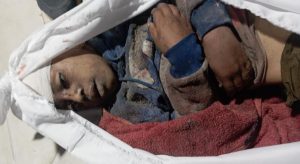 عيادة الاونروا 19 شهيدا بينهم 9 اطفال ومصابين في مجزرة صهيونية بقصف عيادة الأونروا في جباليا