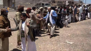 صنعاء.. قافلة من قرية حضران ومحلي بمديرية بني مطر للمرابطين بجبهة صرواح في مأرب