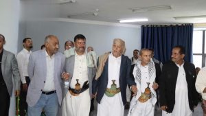 IMG-20250405-WA0014 محافظ إب يتفقد مستوى الانضباط الوظيفي في عدد من المكاتب التنفيذية بالمحافظة