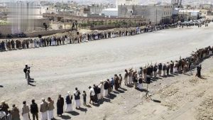 وقفة قبلية مسلحة في مديرية شعوب لإعلان النفير والبراءة من الخونة
