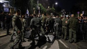 مواجهات عنيفة بين شرطة العدو ومتظاهرين قرب “الكنيست” بالقدس